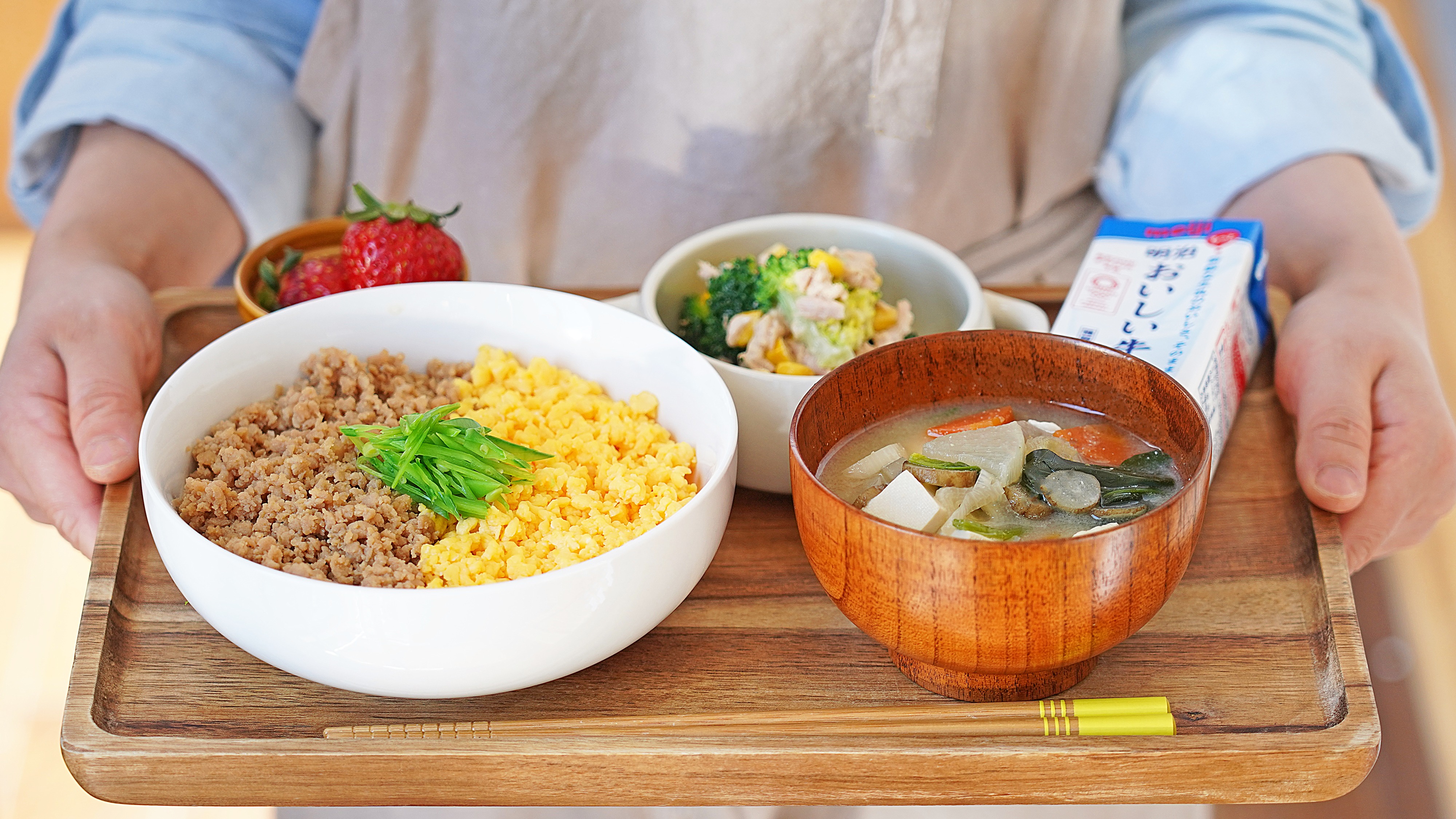 均一なそぼろの作り方 基本の三色丼 そぼろ丼のレシピ 和食 お弁当 アレンジ紹介 Party Kitchen